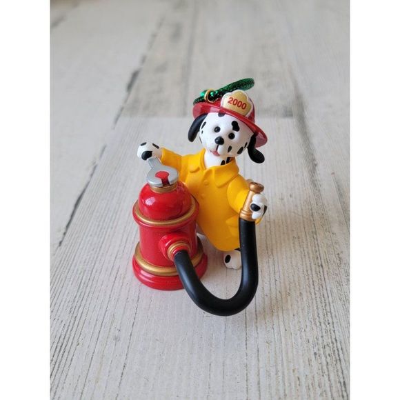 Hallmark 2000 Dousin Dalmatian ornament Xmas firefighter - Picture 1 of 7